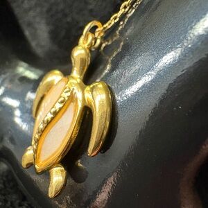 Chic Gold Turtle Pendant Necklace